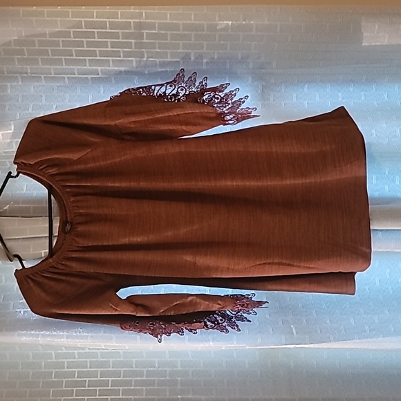 Beautiful Peasant Style Tunic - Picture 2 of 12